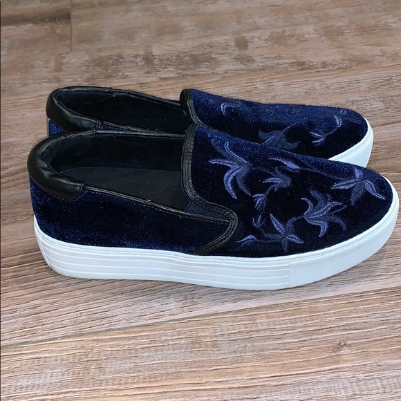 Kenneth Cole Alesy Blue Velvet Platform Sneaker - Picture 2 of 8